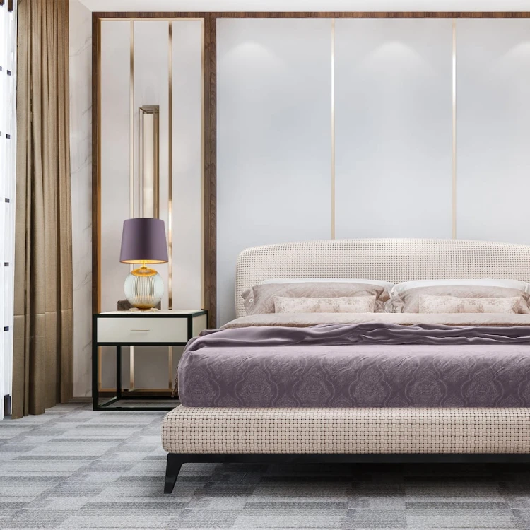 Lampa stołowa na stolik w złotym kolorze  Hamilton –  szkło ryflowane dymione, abażur fioletowy środek złoty  aranżacja.jpg