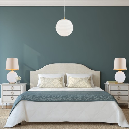 Lampa na stolik biała kula  Hamilton –  szkło ryflowane mleczne, abażur beżowy środek złoty aranżacja.jpg