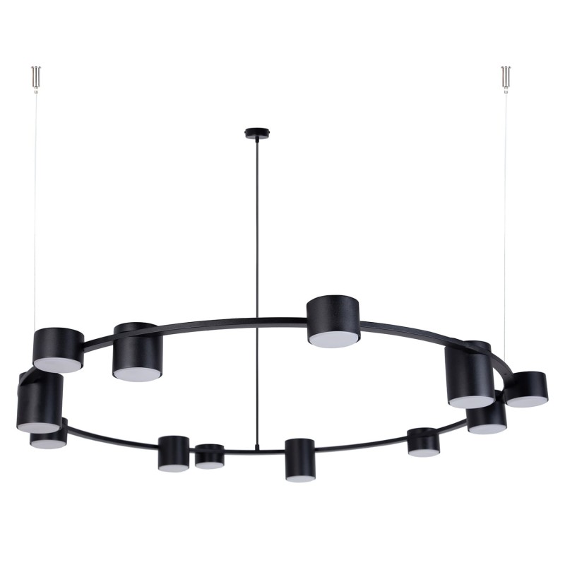 Czarna lampa wisząca Kodo 12  Sigma w formie okrągłego pierścienia z reflektorami skierowanymi w dół, zawieszona na linkach nad nowoczesnym stołem, średnica 112cm