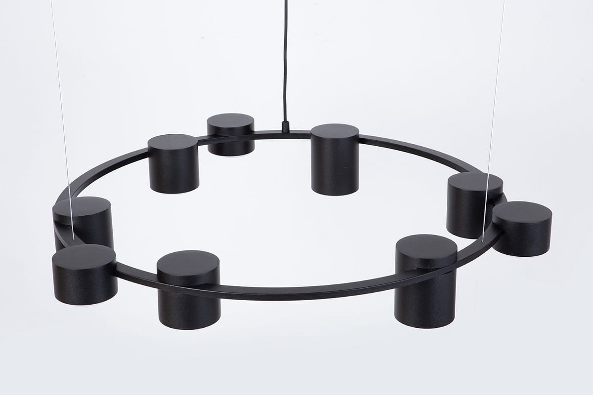 Kodo 9 –  czarna lampa wisząca z czarnymii reflektorami, nowoczesny żyrandol do kuchni, jadalni i pokoju o średnicy 72cm  klosze z góry.jpg