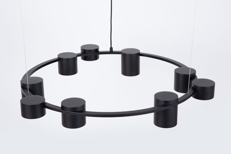 Kodo 9 –  czarna lampa wisząca z czarnymii reflektorami, nowoczesny żyrandol do kuchni, jadalni i pokoju o średnicy 72cm  klosze z góry.jpg