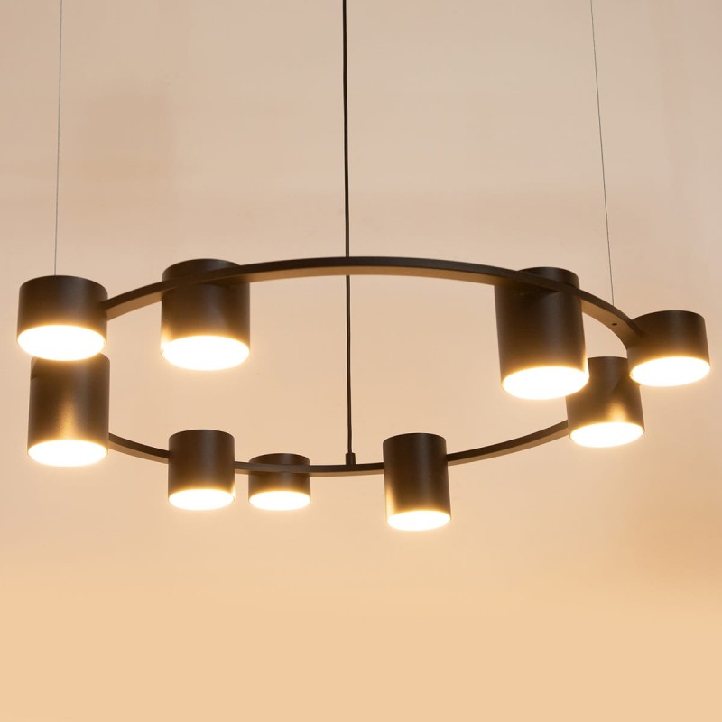 Kodo 9 –  czarna lampa wisząca z czarnymii reflektorami, nowoczesny żyrandol do kuchni, jadalni i pokoju o średnicy 72cm zapalone żarówki.jpg