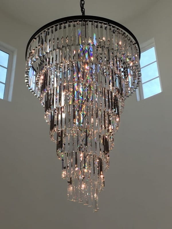 Quartz spiral- żyrandol kryształowy do antresoli i wysokich repreazentacyjnych wnętrz, wysokośc 135 cm, aranżacja, lśnienie kryształów.jpg