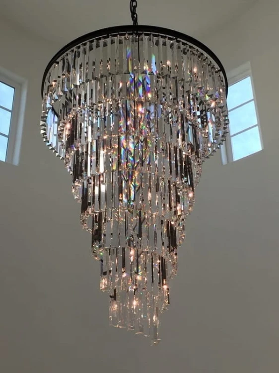 Quartz spiral- żyrandol kryształowy do antresoli i wysokich repreazentacyjnych wnętrz, wysokośc 135 cm, aranżacja, lśnienie kryształów.jpg