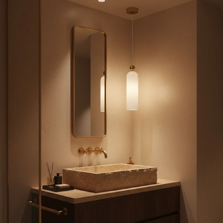 Venesia lampa wisząca – ryflowane szkło mrożone i mosiężne detale oświetlenie łazienki.jpg