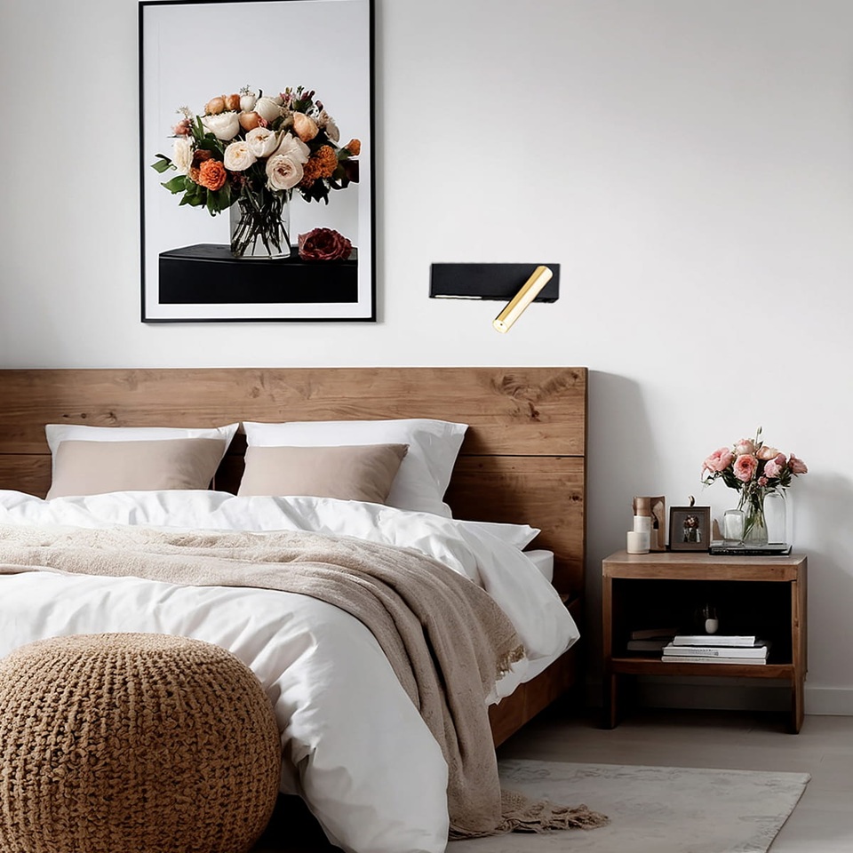 kinkiet regulowany Jasper prawy przy łóżku w sypialni czarno złoty kinkiet z lampką do czytania LED 3000K.jpg